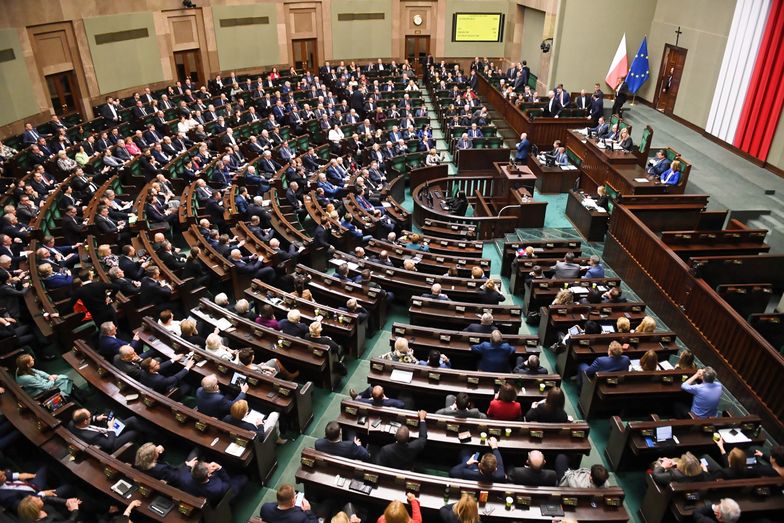 Pracowity polski parlament – tak można powiedzieć, gdy wziąć pod uwagę, jak wiele aktów prawnych rocznie wychodzi z Sejmu