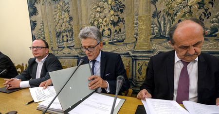 Piotrowicz nie pozostawia na opozycji suchej nitki