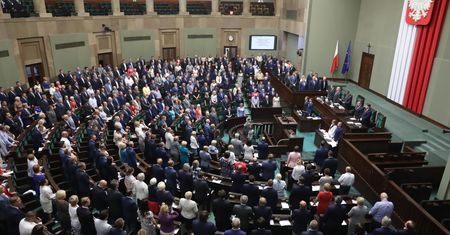Wieczór w Sejmie pod znakiem głosowań. Przyjęto nowelizację ws. zaostrzenia kar za pedofilię