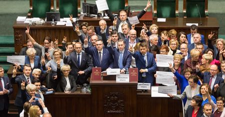 PiS przykręca posłom śrubę. Chce zmian w regulaminie Sejmu