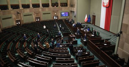 Koronawirus w Polsce. Obrady w Sejmie, tematem tarcza antykryzysowa