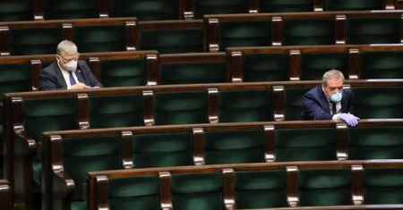 Tarcza antykryzysowa w Sejmie. Opozycja grzmi: "Głodnych ludzi nie zatrzymacie w domach"