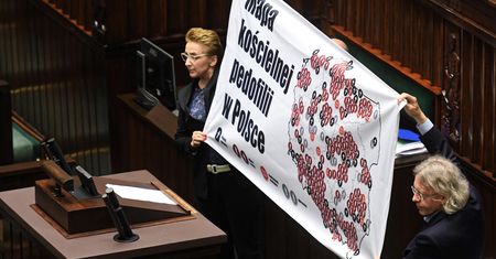 Sejm o projekcie nowelizacji Kodeksu karnego ws. pedofilii. Ziobro do opozycji: chroniliście pedofilów