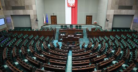 Parlament. Sejm IX kadencji rozpoczął prace. Apel Andrzeja Dudy o "parlamentarny język" i współpracę