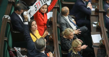 Sondaż: Polacy o "ustawie dyscyplinującej". Wielu nie ma zdania