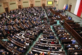 Prawo pisane na kolanie. Ustawodawca nie zwalnia i pisze coraz więcej przepisów