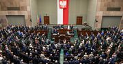 Nowy sondaż. Spadło poparcie dla PiS, ale nadal jest na prowadzeniu