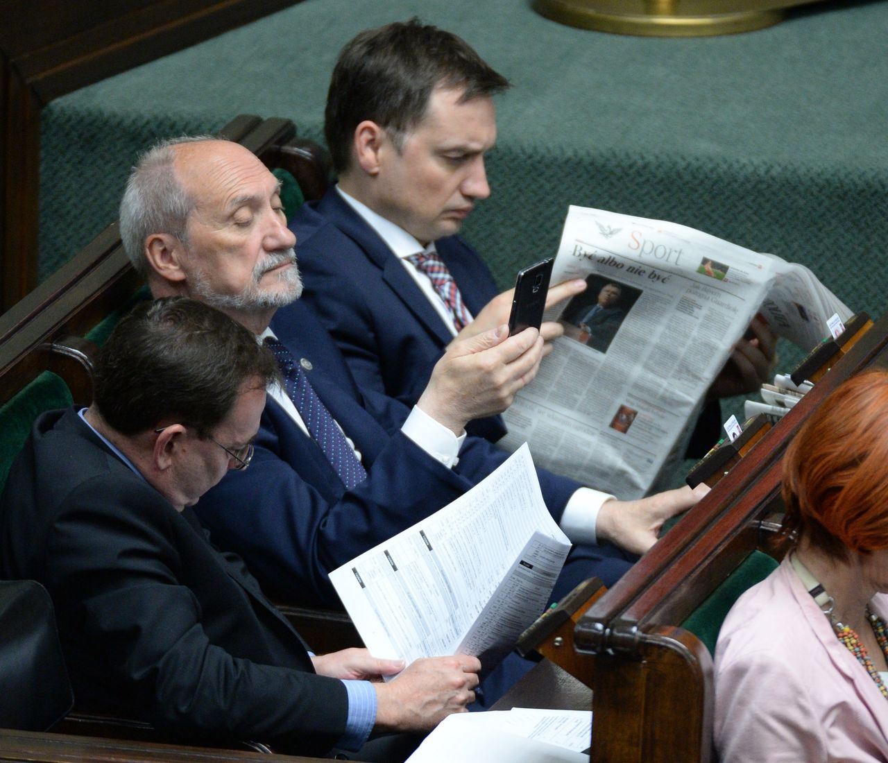 "Wojna domowa" w PiS. Służby Macierewicza i Kamińskiego toczą batalię o władzę