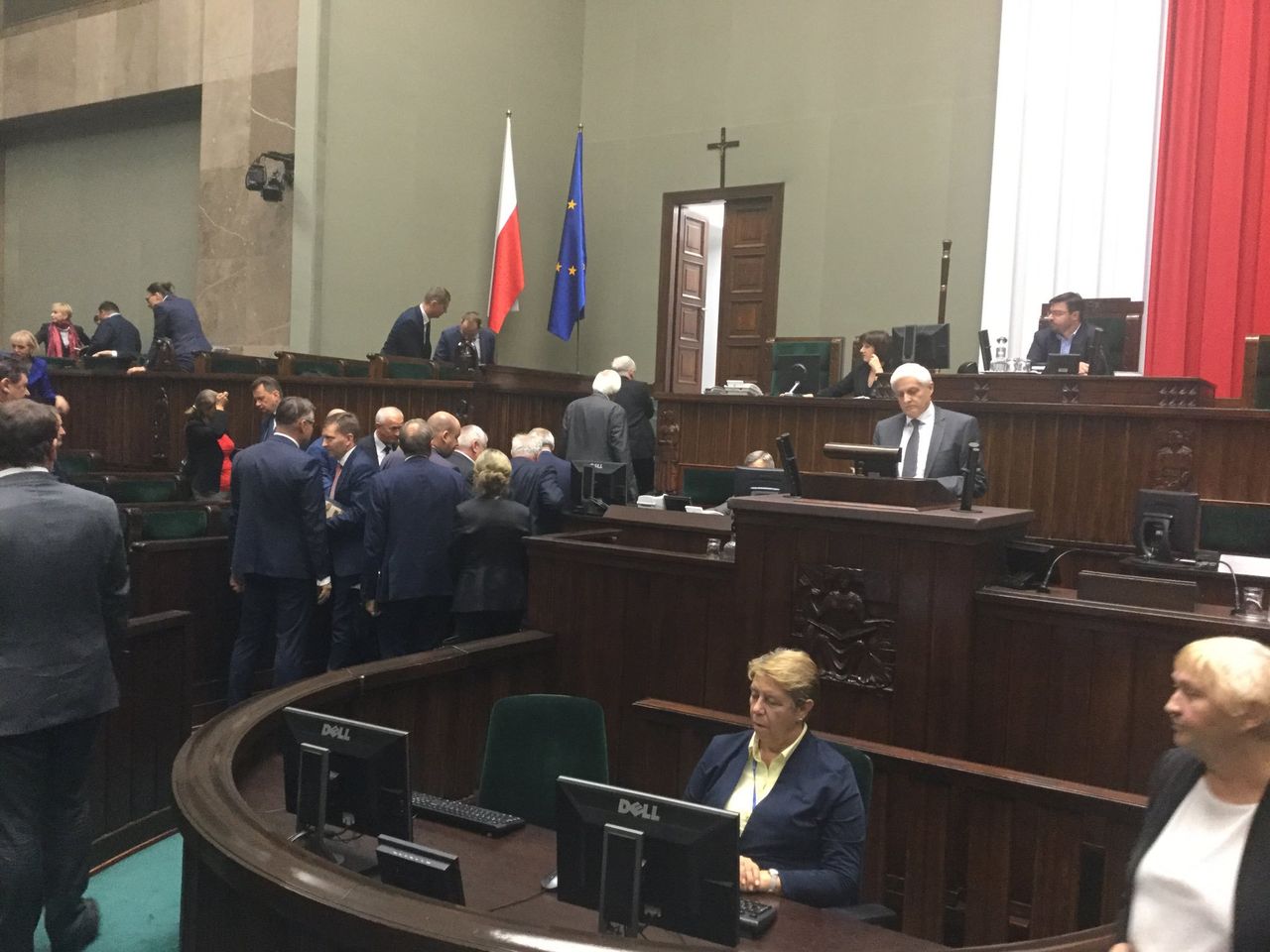 Ostatnie posiedzenie Sejmu. Politycy PiS wyszli z sali, kiedy na mównicę wszedł prezes SN
