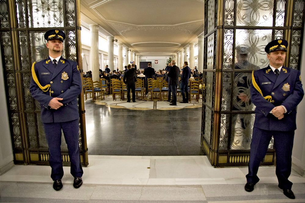 Uczniowie liceum wyproszeni z Sejmu. Chcieli urządzić happening?