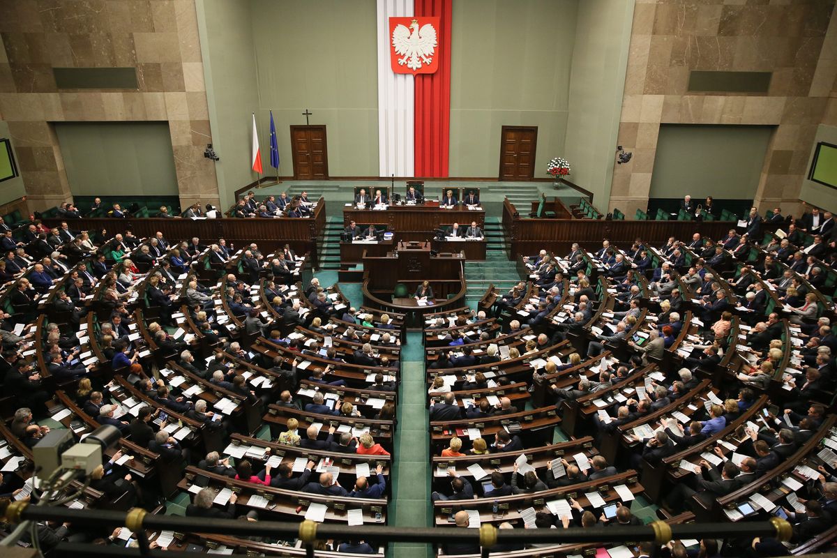 Najpierw obietnice, teraz ustawy. Będzie dodatkowe posiedzenie Sejmu