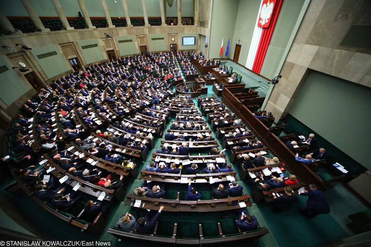 Sejm odrzucił projekt antyszczepionkowców, posiedzenie trwa. Relacja na żywo z parlamentu