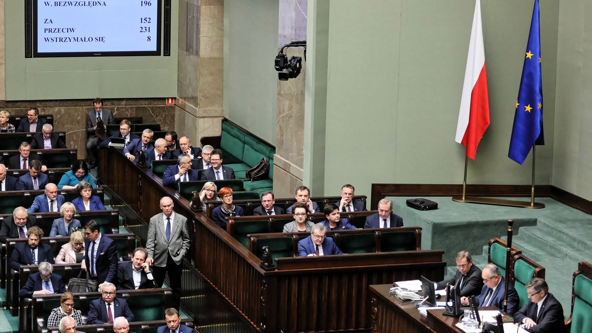 KRS. Głosowanie w Sejmie powtórzone. Rzeczniczka PiS jako powód wskazuje "chaos" i problemy techniczne