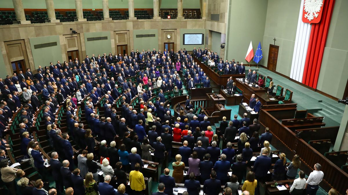 Sejm przyjął ustawę o 13. emeryturach.