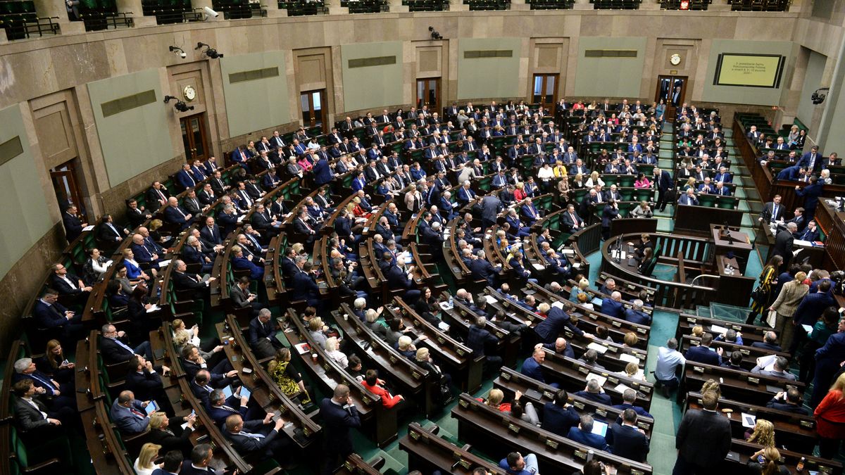 Sejm przyjął w piątek ustawę wprowadzającą tzw. opłatę cukrową