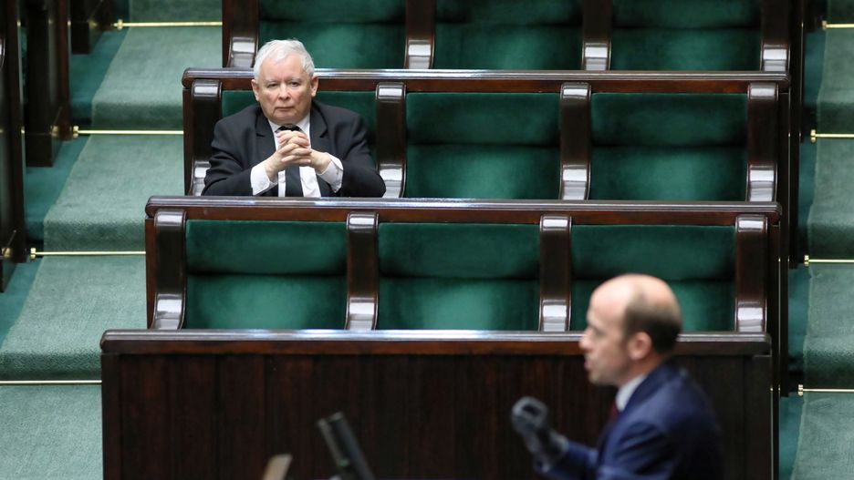 Koronawirus w Polsce. "Tekturowa tarcza zamiast skutecznej tamy". Reakcje po głosowaniach