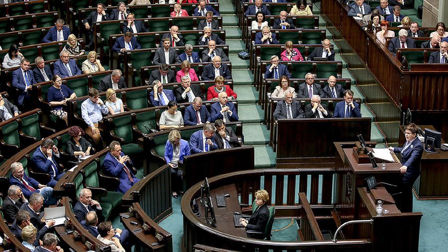 Posłowie obradują w Sejmie