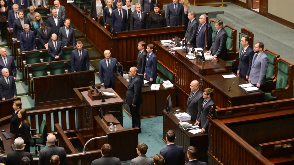 Sejm. Prezesa PiS nie ma na sali plenarnej, gdy posłowie oddawali hołd Pawłowi Adamowiczowi