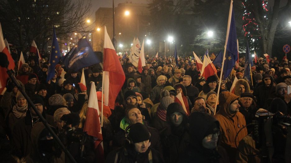 Sąd pierwszej instancji uniewinnił we wtorek wszystkich 13 działaczy Obywateli RP, którzy w grudniu 2016 roku protestowali przed Sejmem