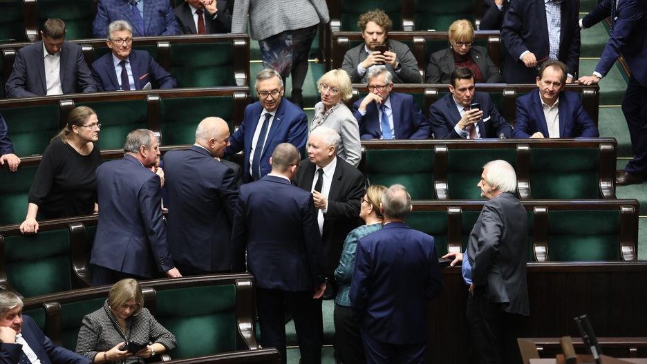 Polacy zabrali głos ws. przyspieszenia wyborów parlamentarnych