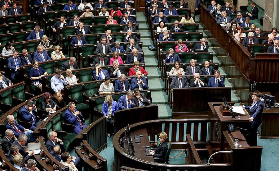 Posłowie obradują w Sejmie