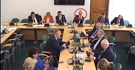 Po aferze z romansem Stanisław Pięta miał zniknąć z Sejmu. Ale tak się nie stało