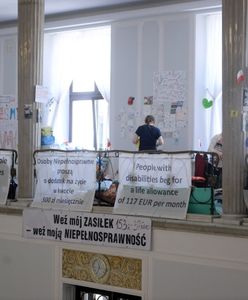 Protest w Sejmie. Z korytarza zniknęły statywy i kamery telewizyjne