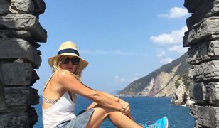 Monika Olejnik w dżinsowej mini. To jest ciuch dla 61-latki?