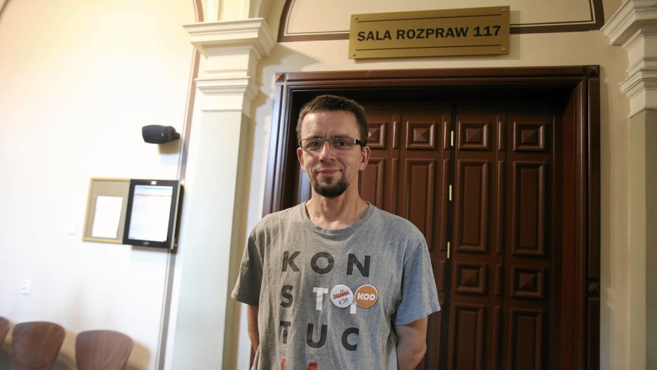 Wyrok ws. Łukasza Olejnika, który założył koszulkę "Konstytucja Jędrek" na pomnik Lecha Kaczyńskiego w Szczecinie