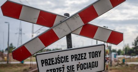 Kolejna groźna sytuacja na torach. Nie żyje młody mężczyzna