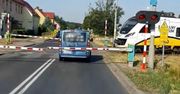 Dolnośląskie. Bus z pasażerami utknął między szlabanami na DK94