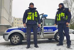 Rodząca kobieta utknęła w korku. Na pomoc przybyli strażnicy miejscy