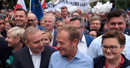 Zaskakujący transparent na marszu ze Schetyną i Kosiniakiem-Kamyszem. Do tej pory mówili "nie"