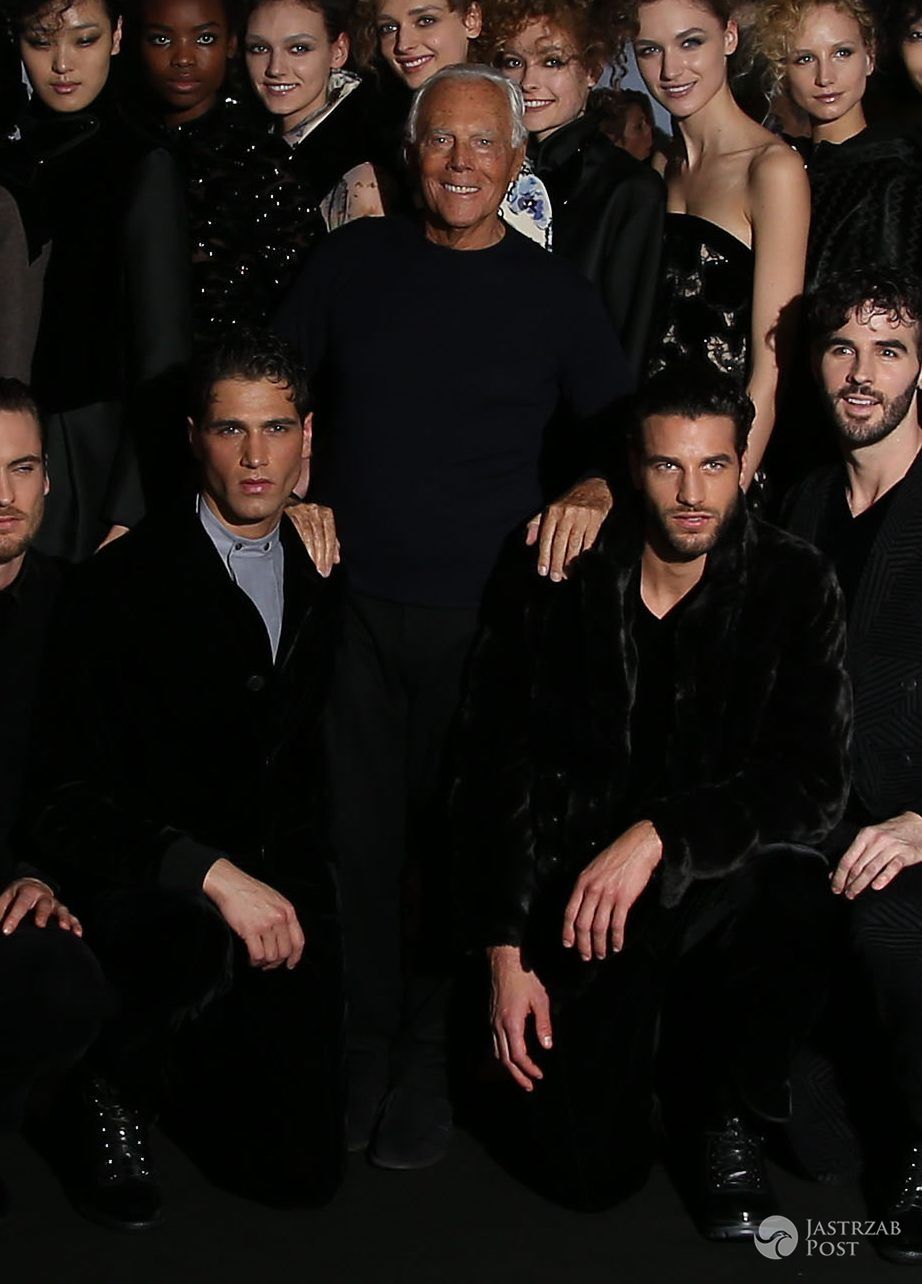 Giorgio Armani i modele po pokazie kolekcji jesień-zima 2016 w Mediolanie (fot. ONS)