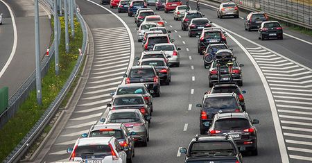 Ogromne korki podczas długiego wakacyjnego weekendu