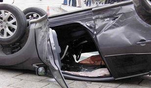 Kolizja z dachowaniem w Krakowie