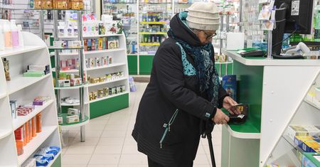 Ratownik medyczny przestrzega ludzi. "Nie bądźcie dziećmi, leki to nie cukierki!"
