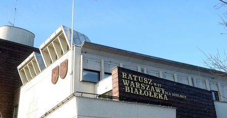 Warszawa. Spór o krzyż na Białołęce. Radni PiS zabiegają o powrót
