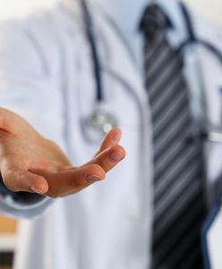 Wymuszał łapówki na biednych rodzinach małych pacjentów. Teraz pójdzie siedzieć