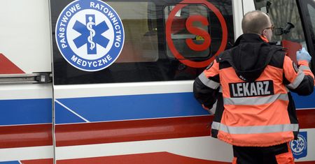 Dramat w Gorczycach. Zderzenie trzech aut i busa