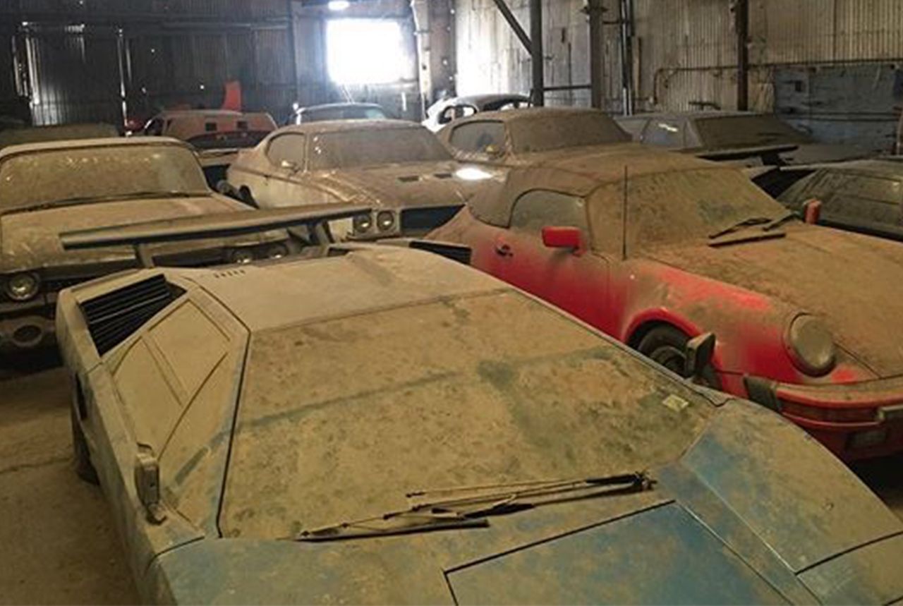 Stoją w tajemniczej szopie kilkadziesiąt lat. Auta warte miliony!