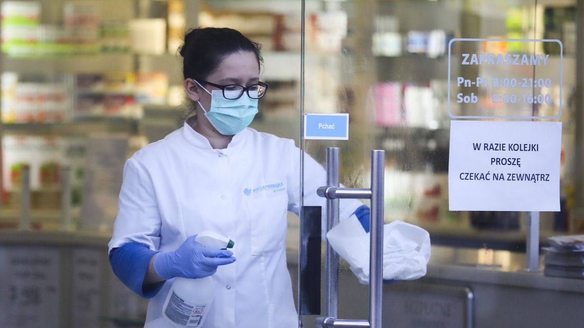 Płyn do dezynfekcji trafia do aptek. Nie jest na sprzedaż