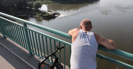 Awaria w Warszawie. Sprzeczne informacje ws. ścieków w Wiśle