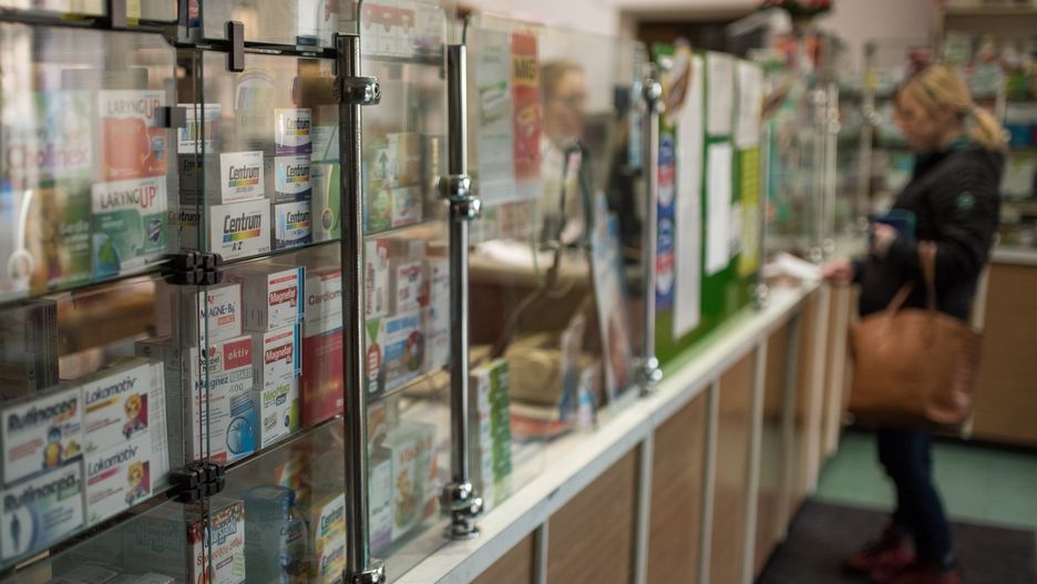 Infolinia NFZ. Od poniedziałku konsultanci informują o dostępności leków w aptekach w całym kraju