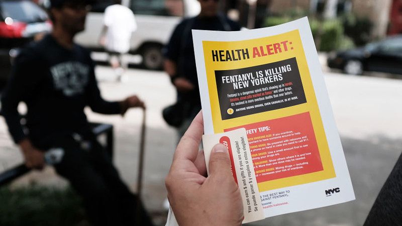 W Nowym Jorku rozdaje się ulotki ostrzegające o działaniu fentanylu