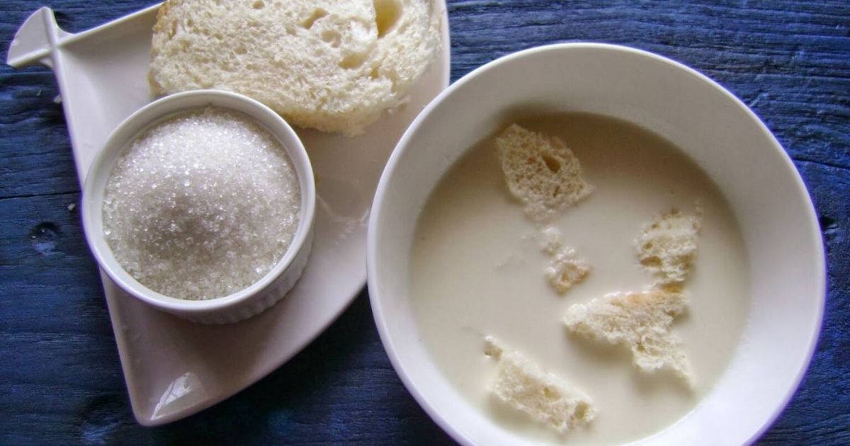 Przepis na chleb z mlekiem z PRL – zapomniany przysmak z dzieciństwa. Pamiętasz ten smak?