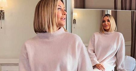 Ciężarna Małgorzata Rozenek w komplecie z sieciówki. Sweterek i buty kupiła za grosze