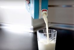 Jak nalać mleko z kartonu, by nic się nie wylało?