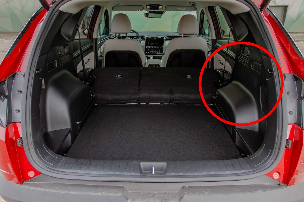 The red cord in the boot is hidden under the insulation. Photo: Freepik