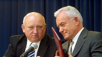 Premier Leszek Miller i szef MSWiA Józef Oleksy